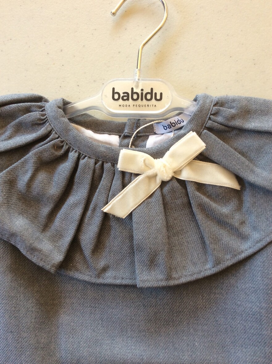 Babidu Girls Green Cotton Dress £41.00  Select Size Green dress for younger girls by Babidu, made in soft cotton twill with a lightweight cotton voile lining. There are ruffles on the collar and sleeves, an ivory bow by the neck and button fastening on the back. Product number 272839 100% soft cotton twill Lining: 100% soft, lightweight cotton voile Machine wash (40*C) Back button fastening Made in Europe